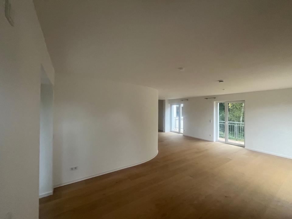 Thumbnail-Großzügige 4-Zimmer Wohnung mit Balkon in Göttingen