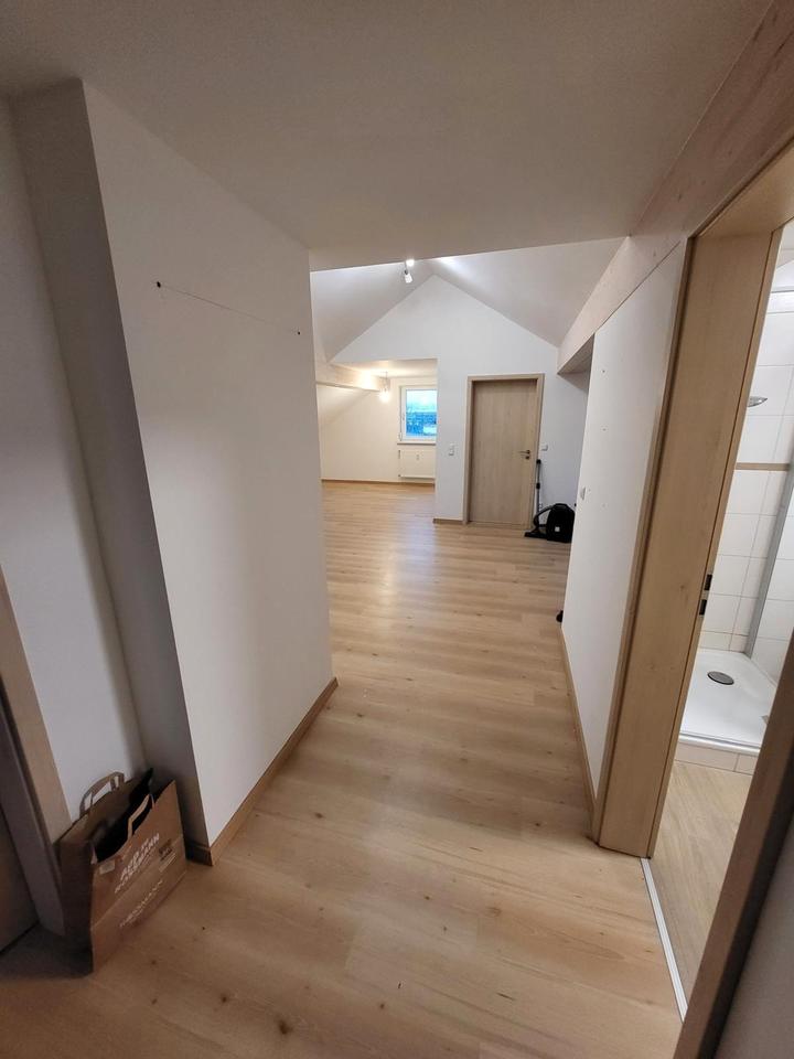 Thumbnail-Renovierte 3-Zimmer-Dachgeschosswohnung in 92665 Altenstadt