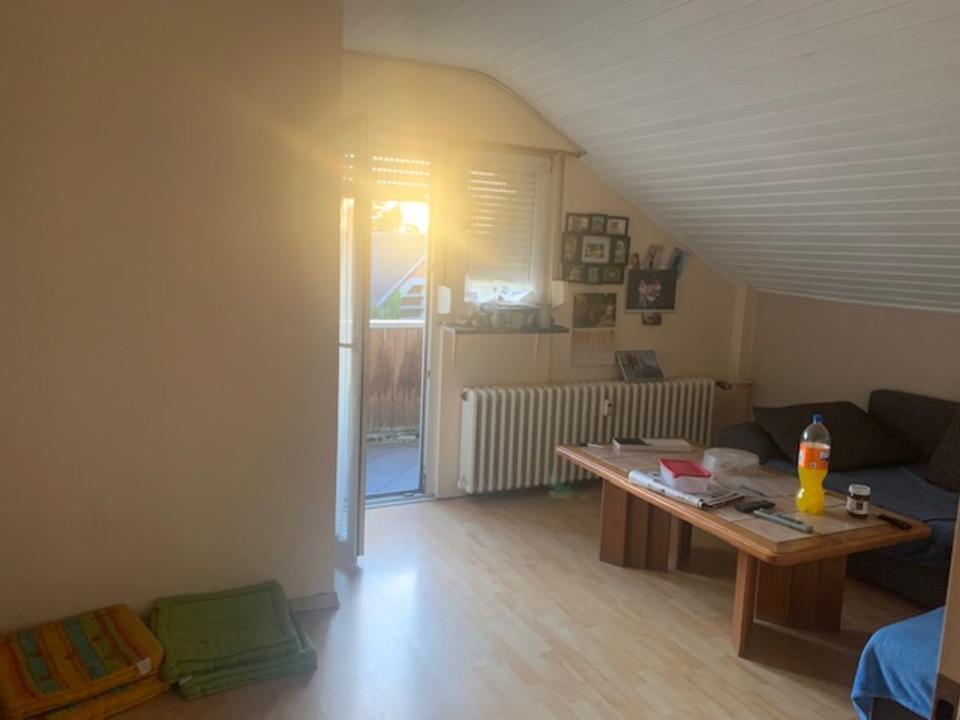 Thumbnail-schöne 2-Zimmer-DG-Wohnung mit Balkon in Kevelae zu vermieten