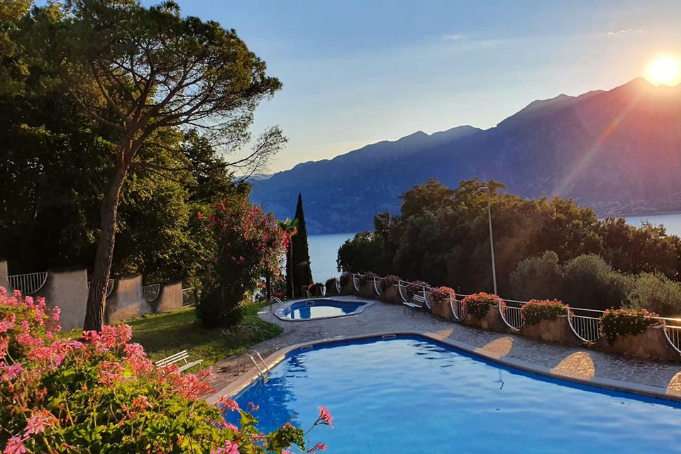 Thumbnail-Ferienwohnung am Gardasee mit Seeblick und Pool