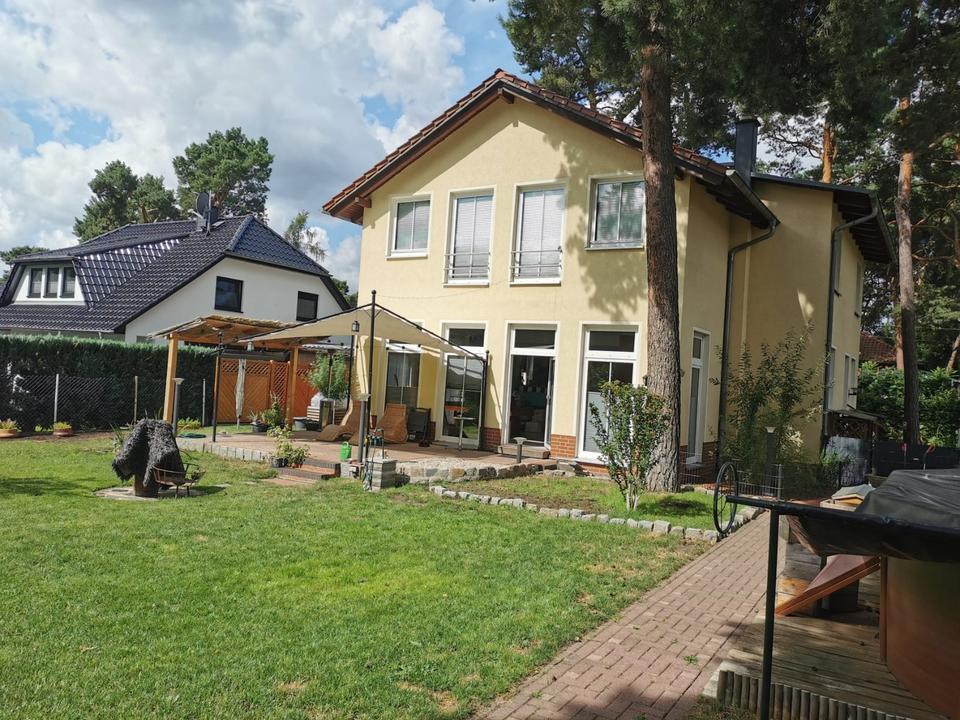 Thumbnail-Großes EFH mit 2 Separees, Garten und Pool , Mehrgenerationenhaus
