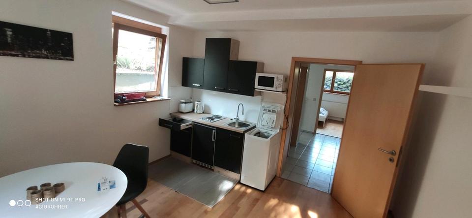 Thumbnail-Helle Souterrain-Wohnung, teilmobliert