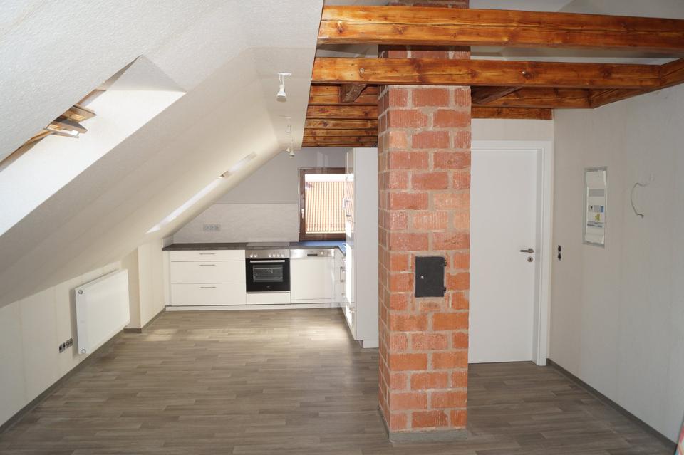 Thumbnail-Schöne helle ruhige 2 Zimmer Dachgeschosswohnung