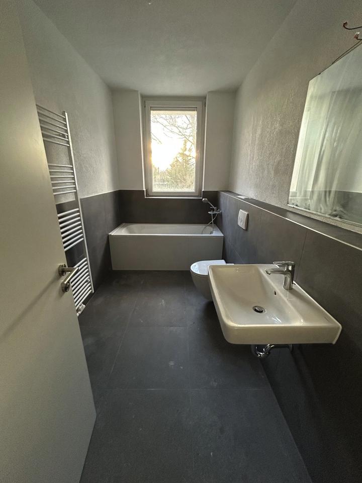 Thumbnail-Attraktive 3-Zimmer-EG-Wohnung in Karlsruhe-Neureut mit komfortablem Zugang