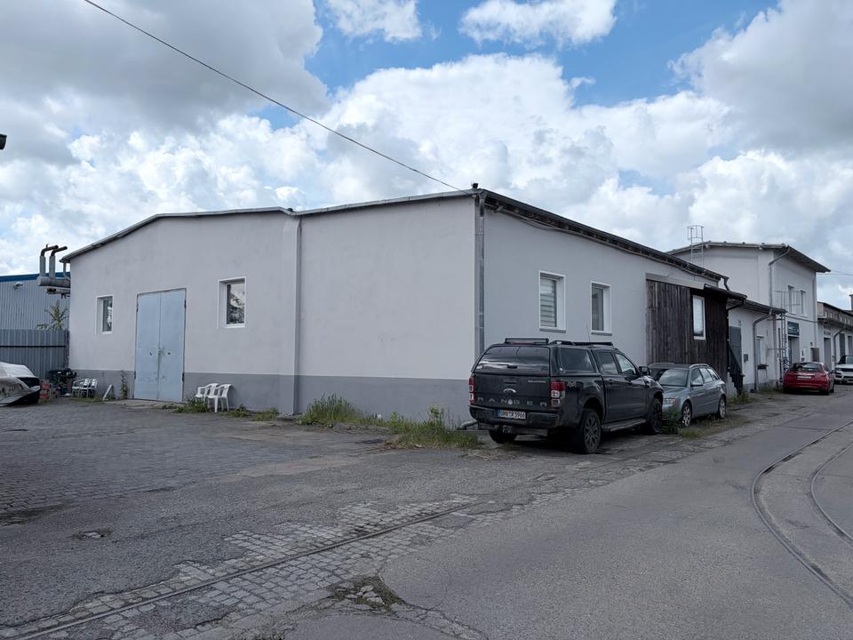Thumbnail-Kleine Garage Lagerhalle mit Büro zu vermieten – 105 m²