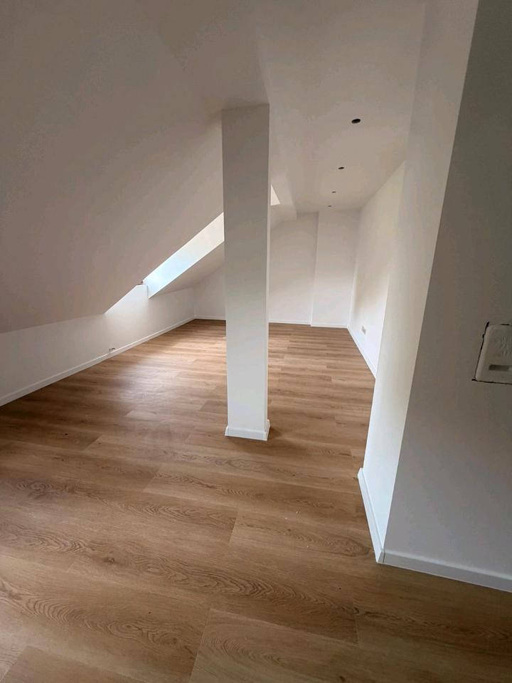 Thumbnail-Moderne 3-Zimmer-Dachgeschosswohnung in Essen