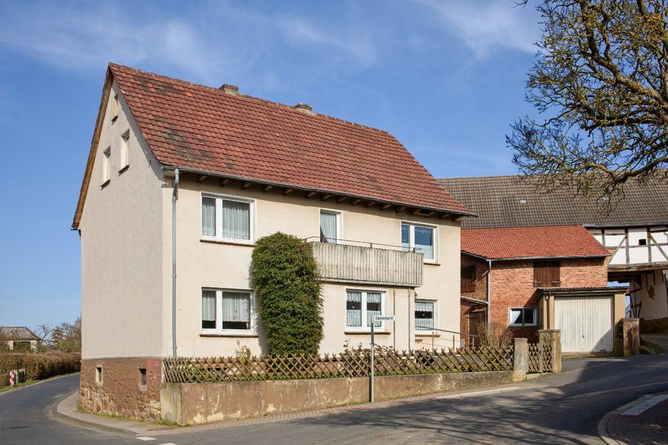 Thumbnail-Einfamilienhaus mit Scheunengebäude und großem Grundstück