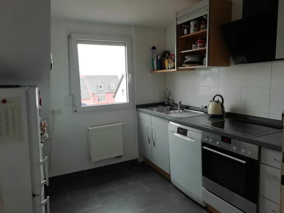 Thumbnail-ein Zim. frei von möbiliziert Vier Zimmer Wohnung 7Km von Zentrum