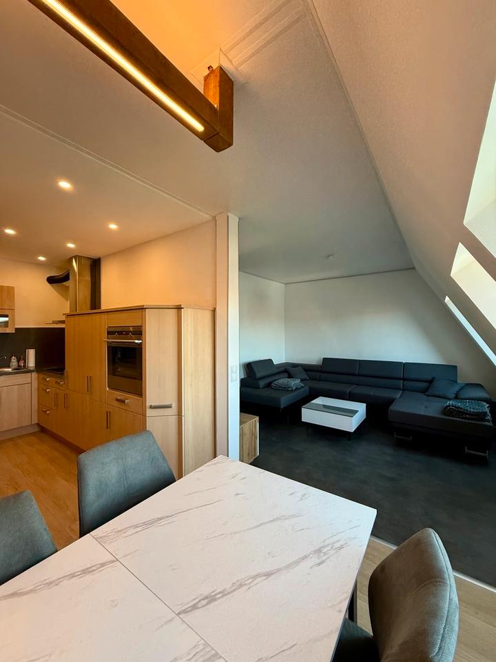 Thumbnail-Moderne und hochwertig renovierte 2-Zimmer Dachgeschosswohnung