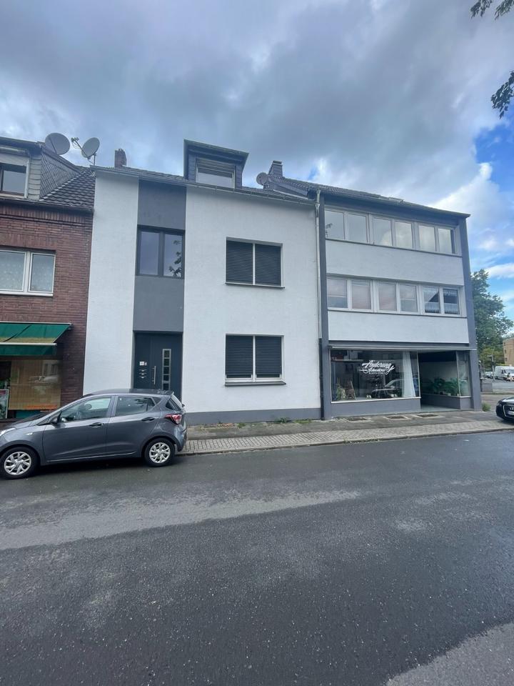 Thumbnail-Möblierte Dachgeschosswohnung mit Dachterrasse