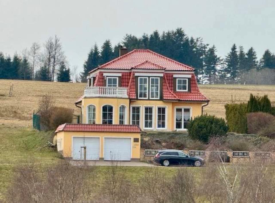Thumbnail-EinZweifamilienhaus in 98634 Frankenheim mit Garagen