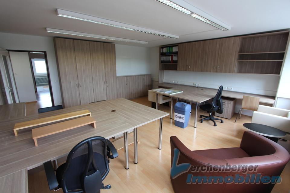 Thumbnail-IMMOBILIEN LERCHENBERGER: Helle und große Bürofläche im 2. OG im Plattlinger Westen