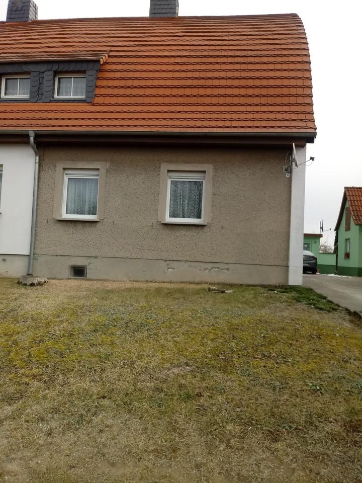 Thumbnail-DHH mit Blick auf die Weinberge