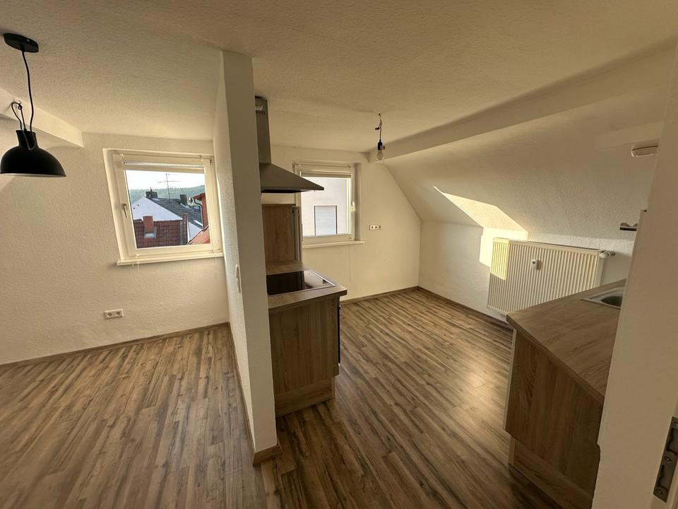 Thumbnail-3-Zi DG-Wohnung mit EBK in Goldbach ab Januar 2026 zu vermieten