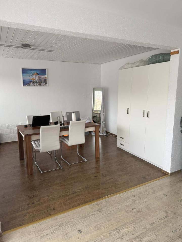 Thumbnail-Ruhige, helle 3,5 Zimmer Wohnung EBK & Garage