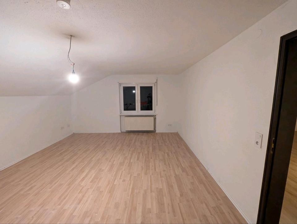 Thumbnail-Helle und geräumige 4-Zi-DG-Wohnung mit EBK in Bretten-Neibsheim