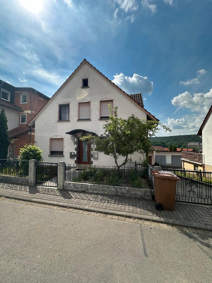 Thumbnail-Zweifamilienhaus mit Nebengebäude und Garten