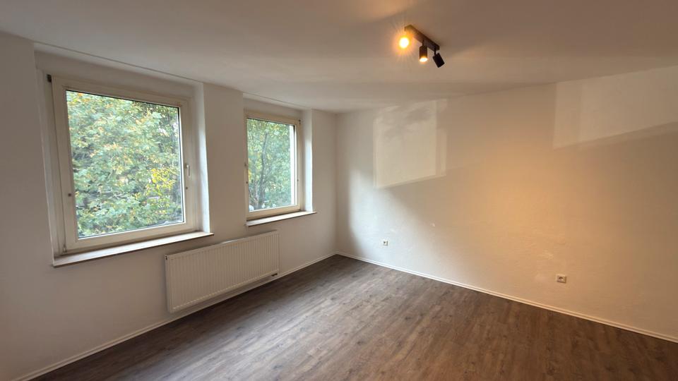 Thumbnail-Modern renovierte 2-Zimmer- Wohnung in zentraler Lage