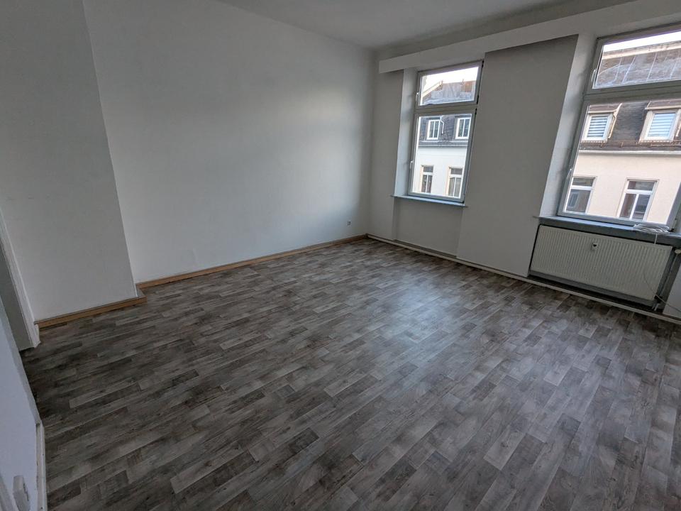 Thumbnail-Schöne 2 Zimmer Wohnung mit Balkon 67m2 Nähe Zentrum In Plauen