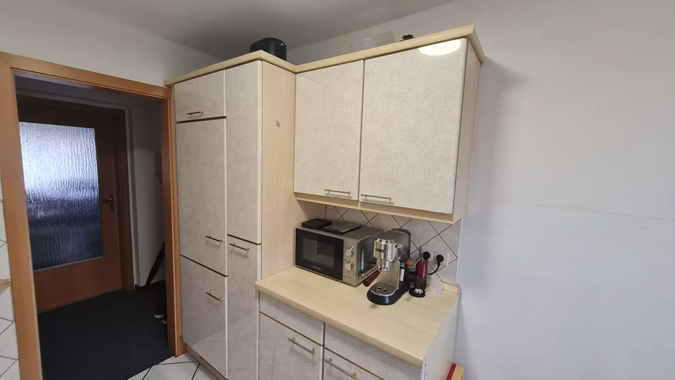 Thumbnail-2,5 Zimmer in wunderschöner Lage - mit EBK und Garagenstellplatz