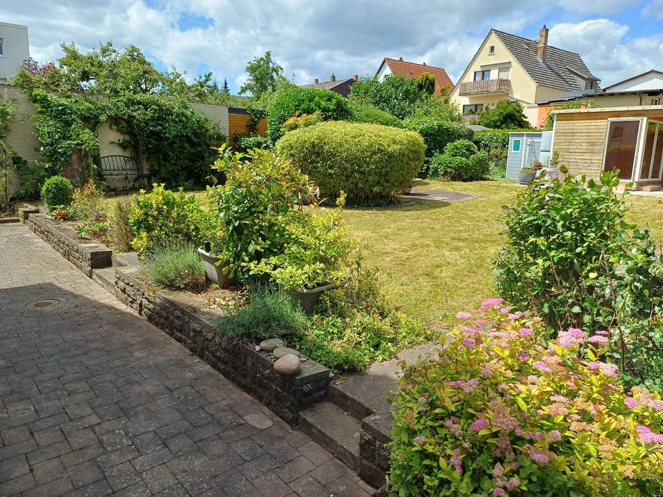 Thumbnail-Freistehendes Einfamilienhaus mit Traumgarten in Gießen-Wieseck