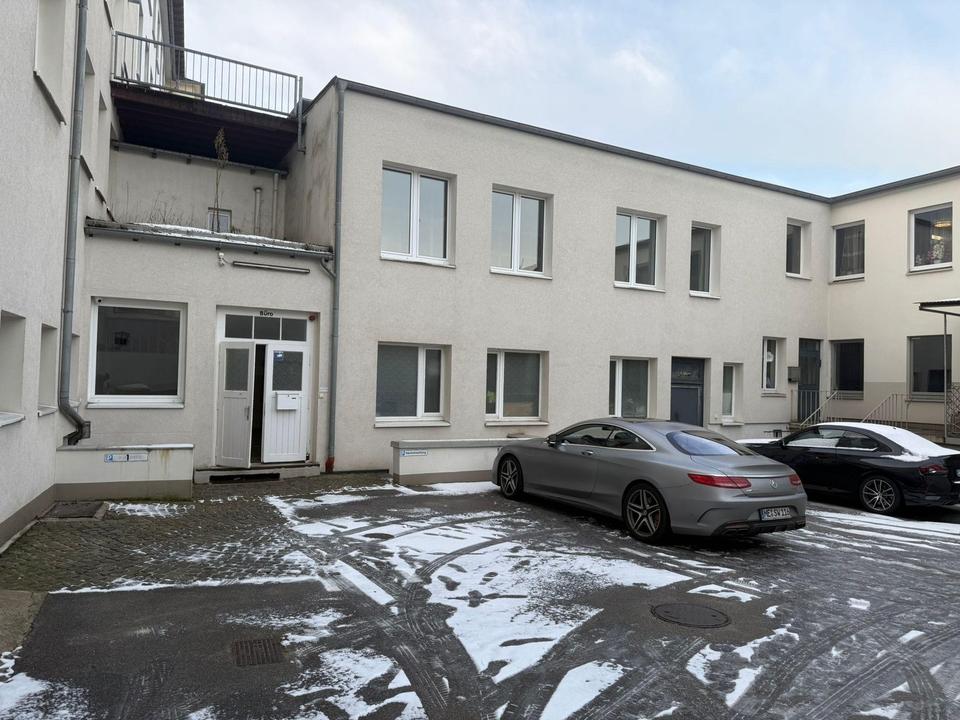 Thumbnail-Büro mit Aktemlager in ruhigem Innenhof