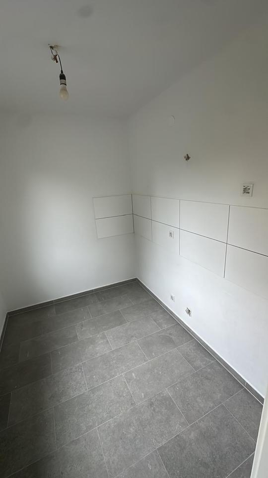 Thumbnail-Kernsanierte 2-Zimmer-Wohnung in Oberhausen mit Gartennutzung und Garage