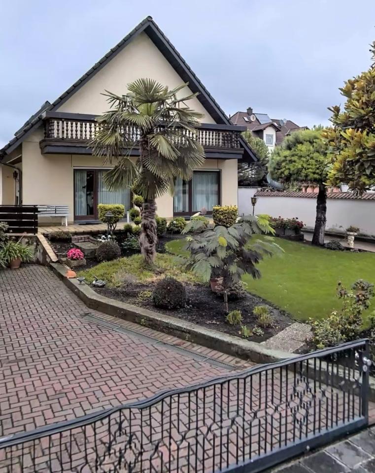 Thumbnail-Mehrfamilienhaus mit 3 Garagen in Mutterstadt zu verkaufen VB