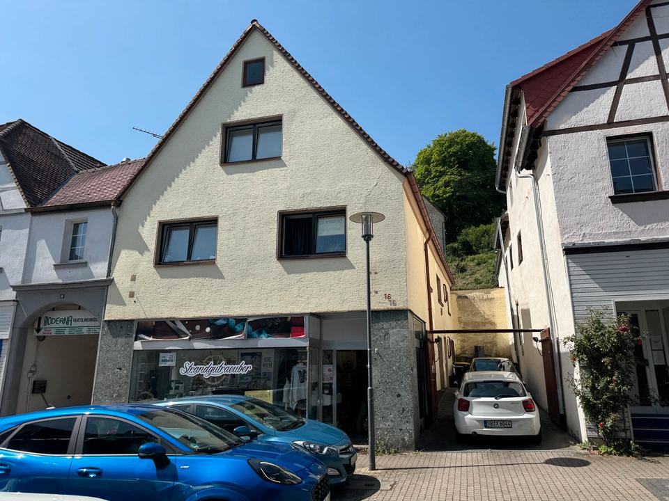 Thumbnail-Geschäfts- und Zweifamilienhaus in zentraler Lage