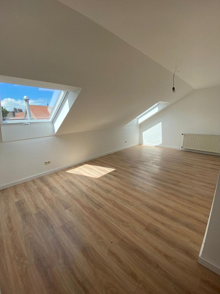 Thumbnail-Helle 2 Zimmer Dachgeschosswohnung mit viel Platz & Homeoffice Mö