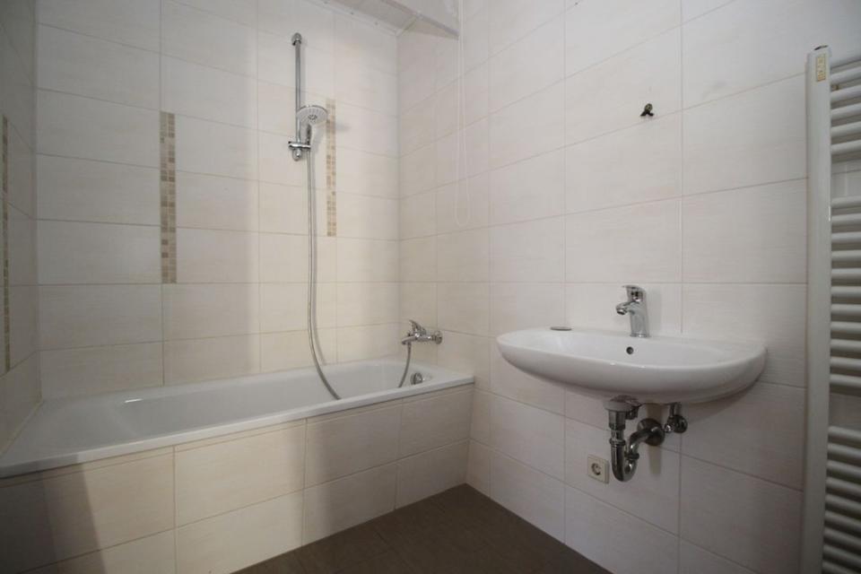 Thumbnail-**Individuelle 3-Zimmer-Wohnung mit großem Wohnzimmer und saniertem Badezimmer zu vermieten*