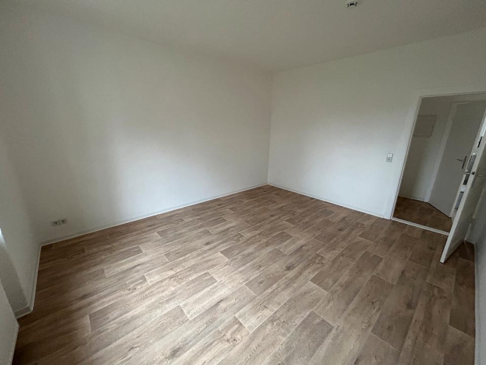 Thumbnail-Komplettsanierte 4-Zimmer-Erdgeschosswohnung mit Wintergarten!