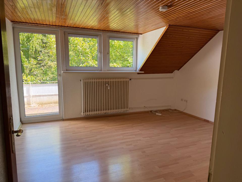 Thumbnail-Helle 3,5-Zimmer-Dachgeschosswohnung mit großem Balkon in ruhiger