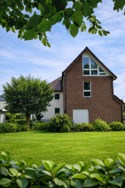 Thumbnail-Mehrfamilienhaus (263m2) - GartenKellerCarport - von privat