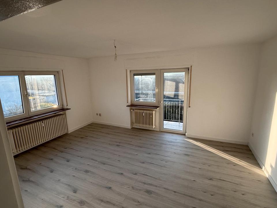 Thumbnail-Großzügige 3-Zimmer-Wohnung inkl. ausgebautem Dachgeschoss