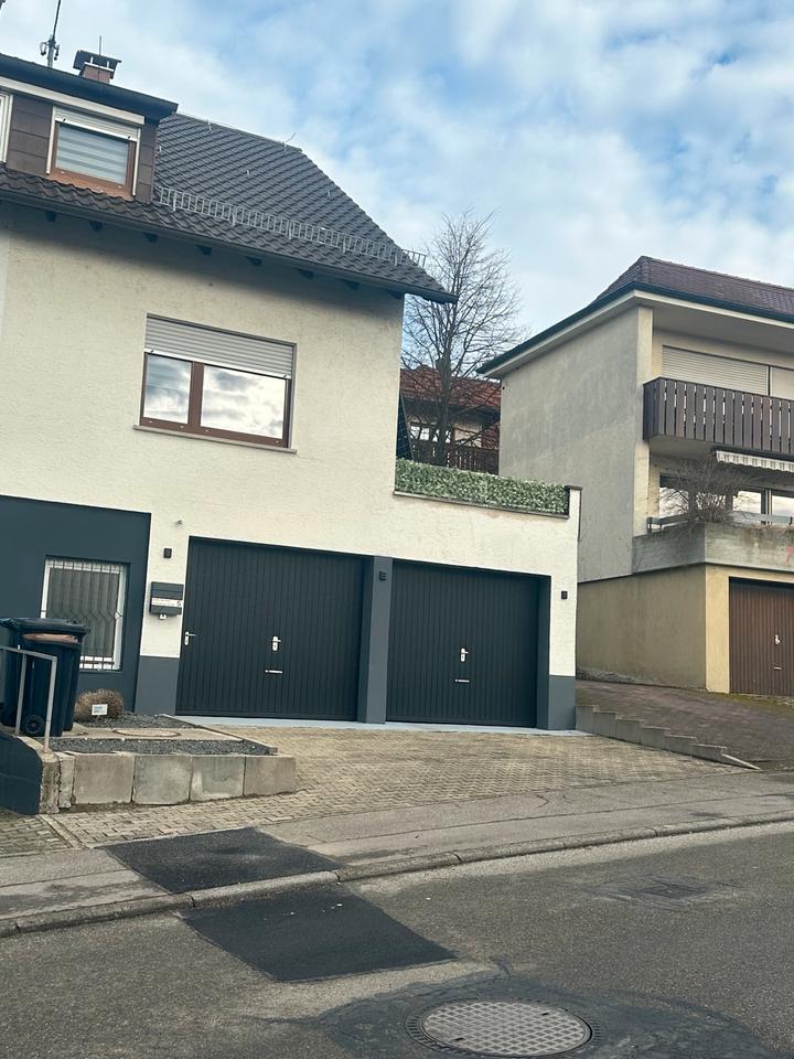 Thumbnail-Modernisierte Doppelhaushälfte mit Garten & Doppelgarage