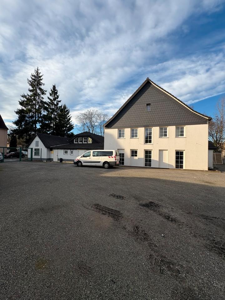 Thumbnail-2 Wohnhäuser, Garagen und Werkstatt zur Miete