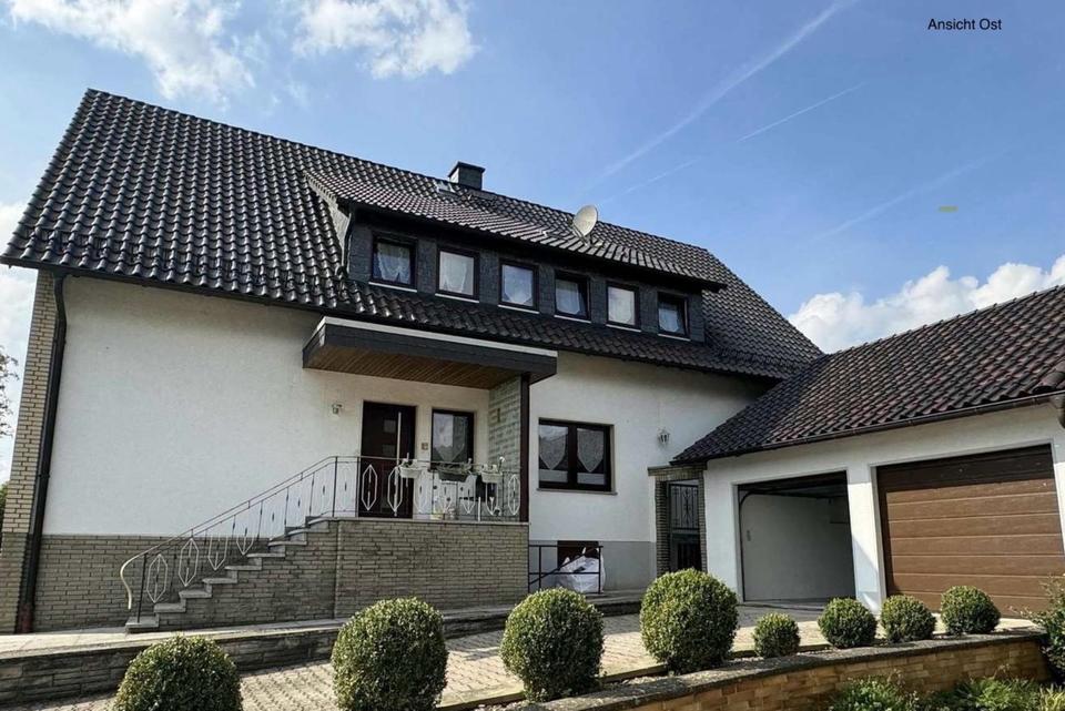 Thumbnail-Solides Zweifamilienhaus mit großem Garten, 225 m2 WF