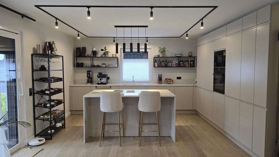 Thumbnail-Luxuriöse 3,5 Zimmer Erdgeschosswohnung mit Garten