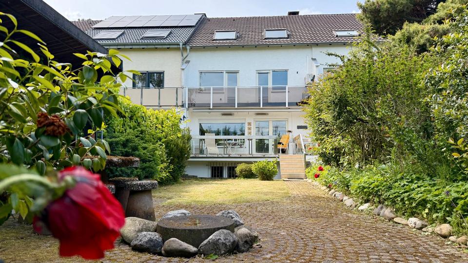 Thumbnail-Großzügiges Reihenmittelhaus mit Garten, Garage und Stellplätze