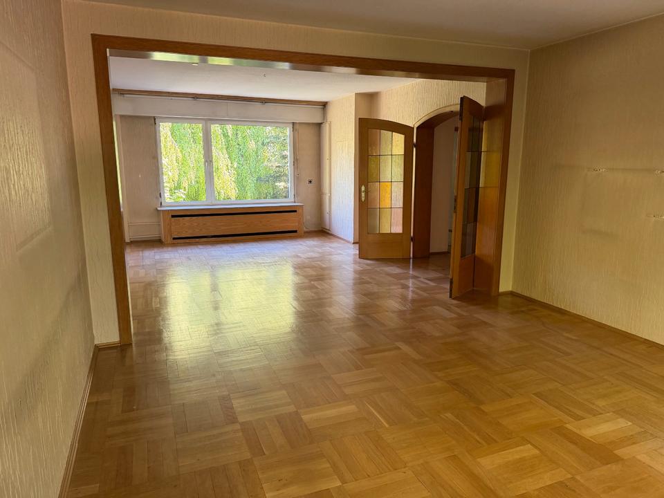 Thumbnail-Großzügige 4,5-Zimmer-Wohnung mit Balkon in ruhiger Lage