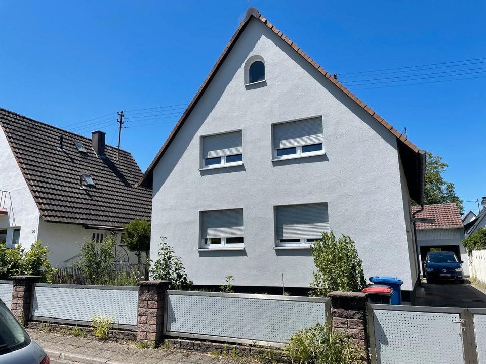 Thumbnail-Modernisiertes Familienhaus mit Garten, Doppelgarage