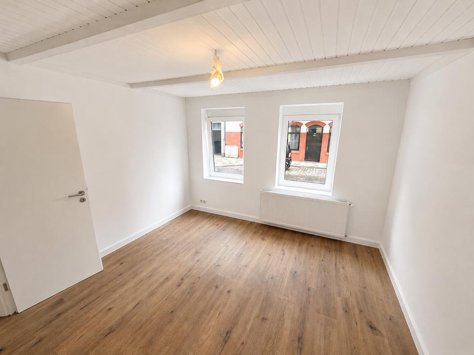 Thumbnail-Moderne EG-Wohnung mit riesigem Garten – frisch saniert