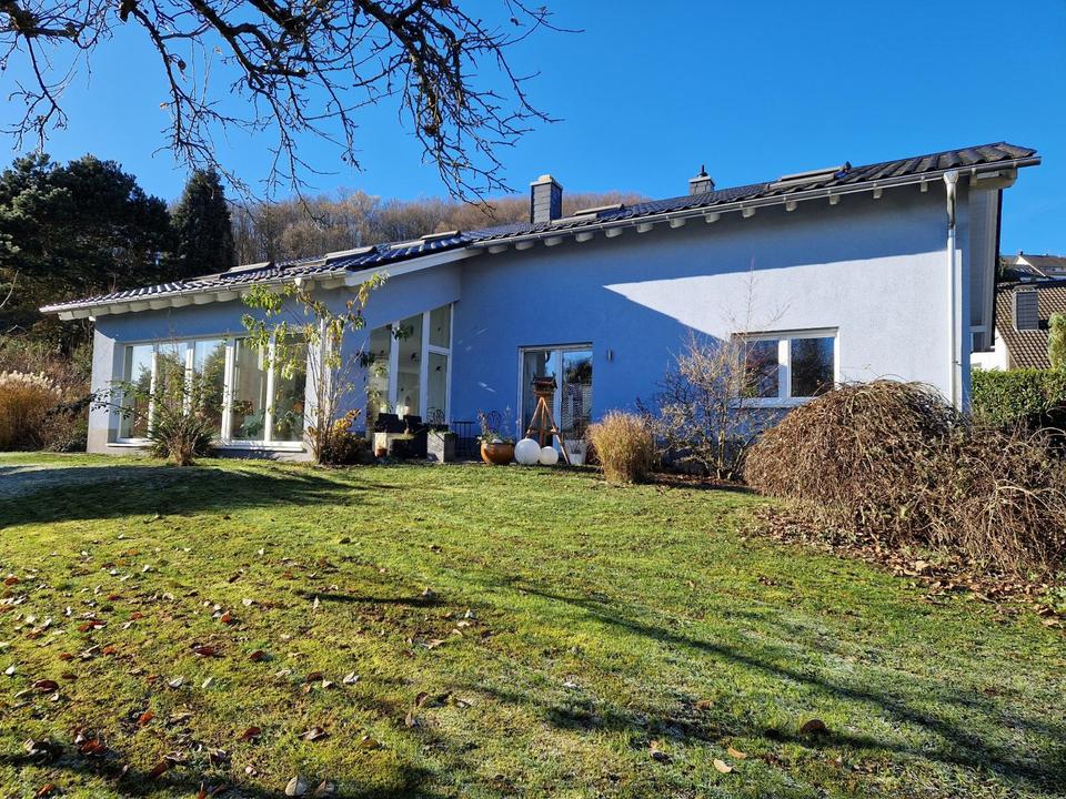 Thumbnail-Großzügiges, luxuriös neugebautes Einfamilienhaus