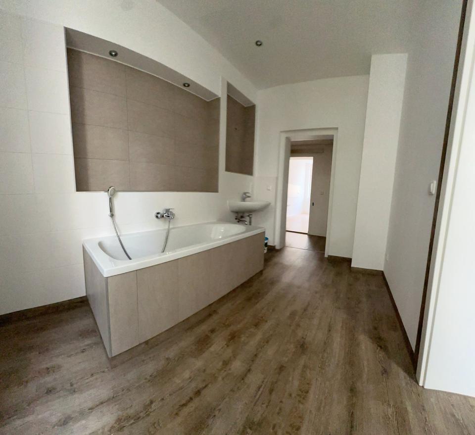 Thumbnail-Großzügige 2-Raum-Wohnung Küche-Wohn-Bad und Schlafzimmer