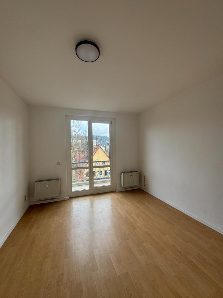 Thumbnail-Gemütliche 3-Raumwohnung mit Balkon in Lengenfeld – 1. Obergeschoss