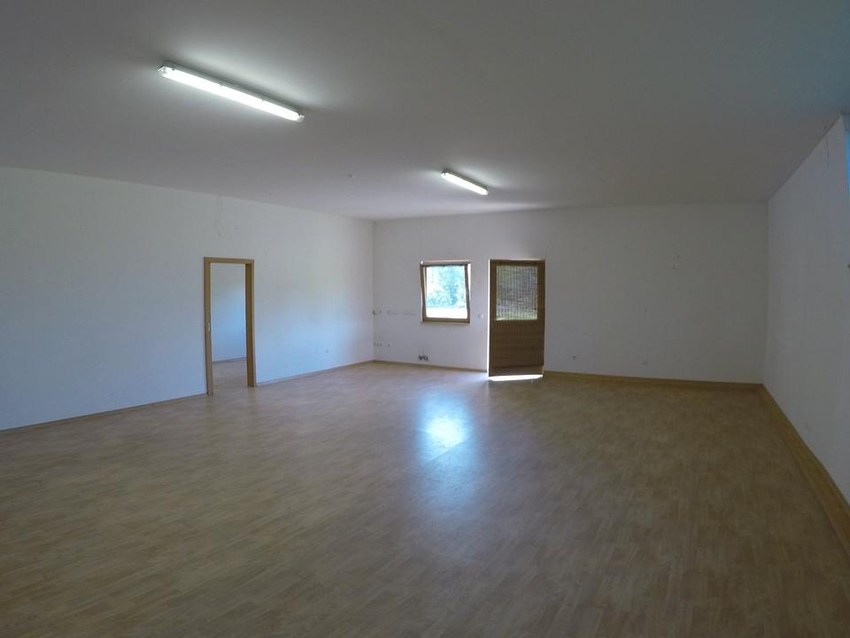 Thumbnail-Lagerraum 95 m² zu vermieten