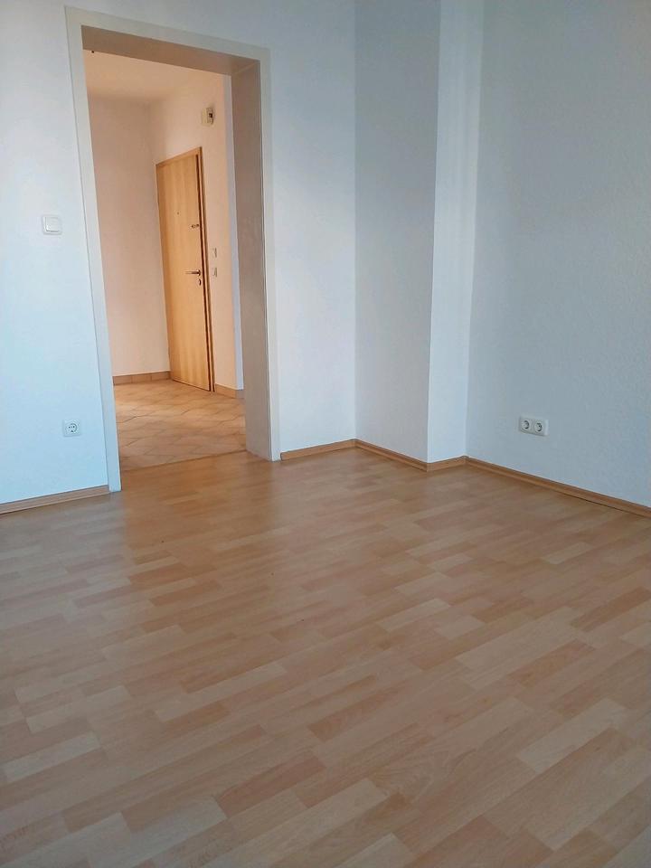 Thumbnail-Helle 2,5 Raum Wohnung in GlLA -Ost für 395 Euro KM zu vermieten