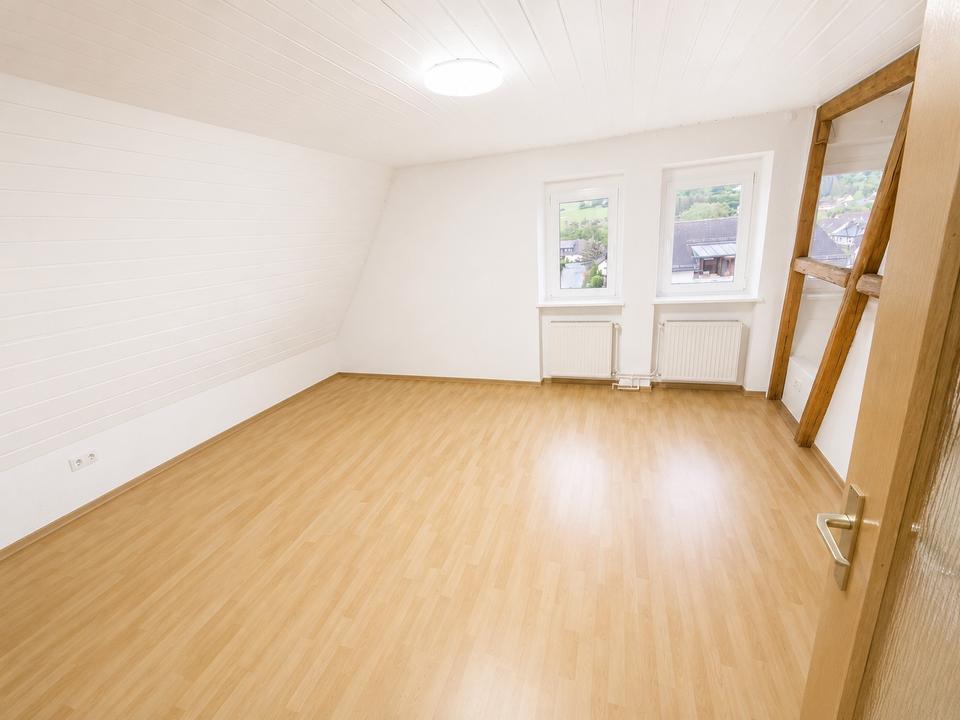 Thumbnail-3-Zimmer-DG Wohnung 80qm mitGartenant. & Stellplatz Niederneisen