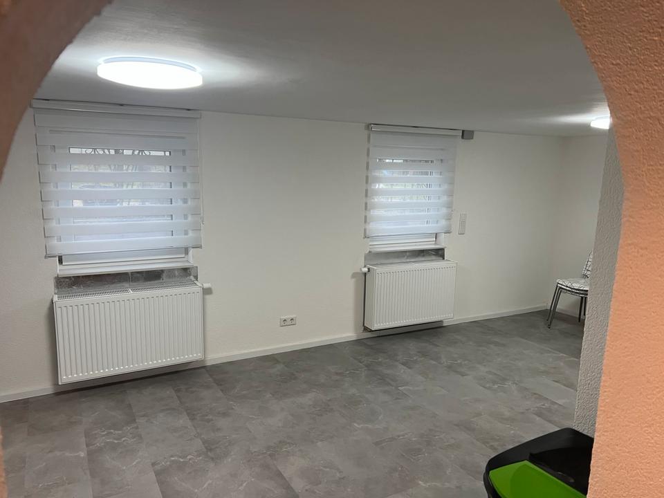 Thumbnail-Teilmöblierte helle 2- Zimmer Halbkellerwohnung